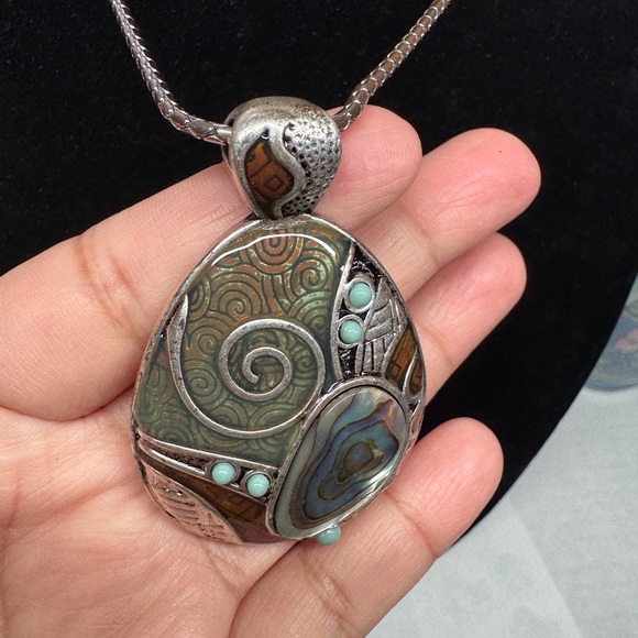 Stunning Abalone pedant necklace - Picture 13 of 16